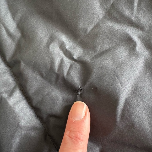 Mens Under Armour Puffer coat size medium, black and gray. Non smoking home. - Picture 9 of 10